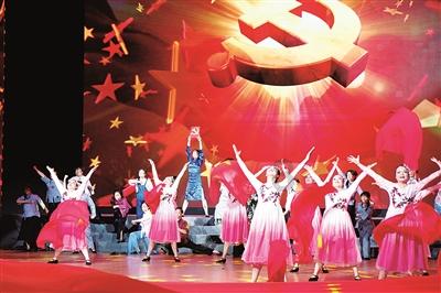 我今年62岁,80年代当模特,婚后生两个女儿,如今再次走上舞台