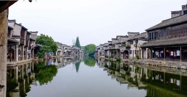 理我们一下呗！大家看看这3个人大概多少岁啦？游戏画面